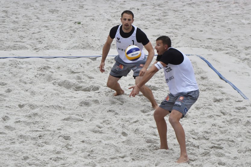 Světoví šampioni Perušič se Schweinerem zakončí sezonu na písku v Dauhá