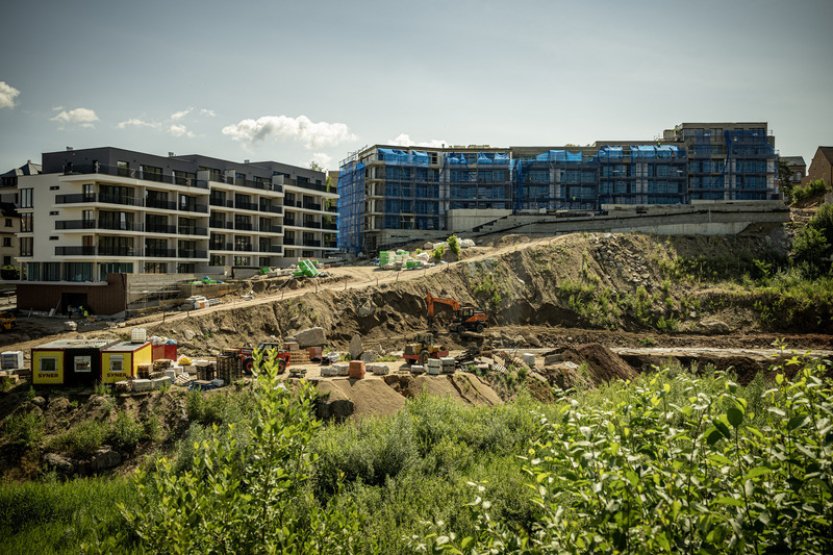 Na nový byt v Praze bylo ve třetím čtvrtletí potřeba 14,8 ročních mezd