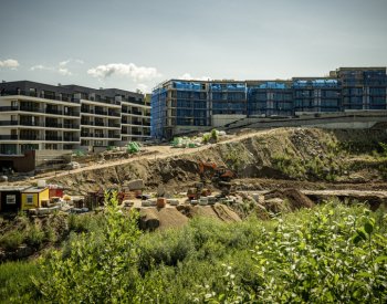 Na nový byt v Praze bylo ve třetím čtvrtletí potřeba 14,8 ročních mezd