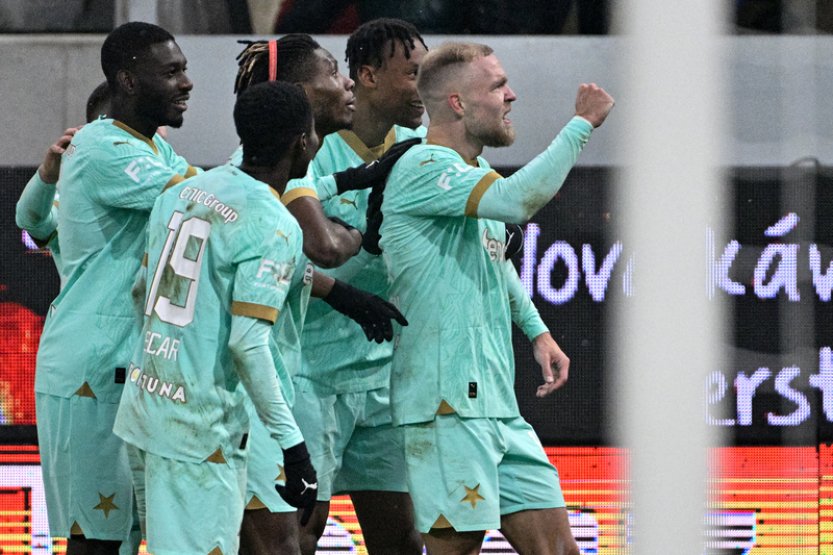 Slavia v dohrávce poháru zvítězila v Hradci 2:0 po prodloužení
