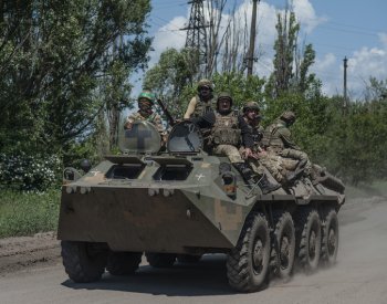 Reuters: Ukrajinci se na konci druhého roku bojů připravují na dlouhou válku