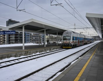 Po opravě se otevřela stanice Praha-Vysočany, vlaky z ní jezdí po třech kolejích