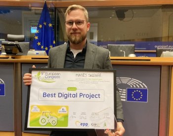 Mladý český farmář získal cenu za robota, který kontroluje ve skleníku rajčata