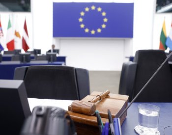 Snahy o regulaci AI nezvládají držet krok s technologickým vývojem, píše NYT