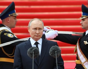 Putin bude v březnu kandidovat v prezidentských volbách