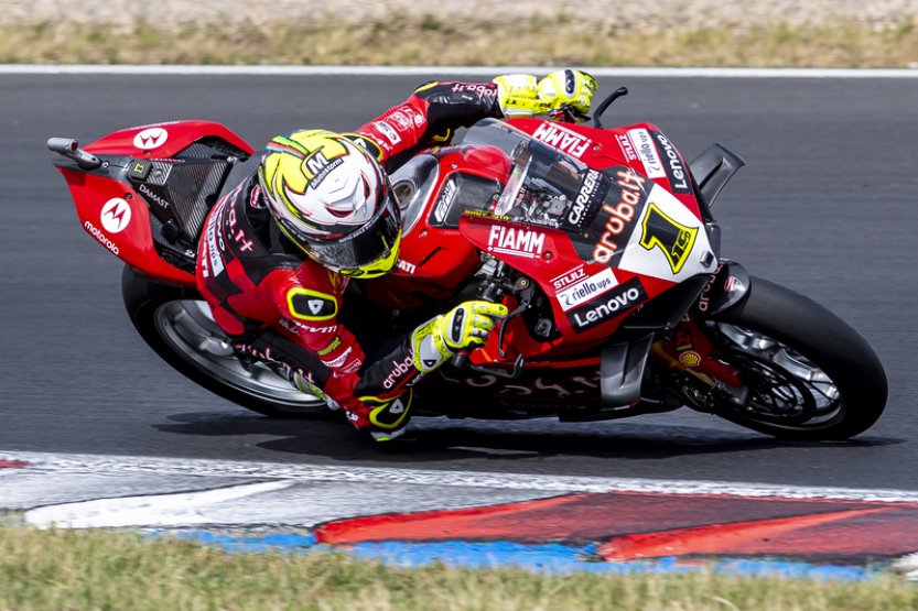 Bautista ovládl druhý závod superbikového MS v Mostě, König opět nebodoval