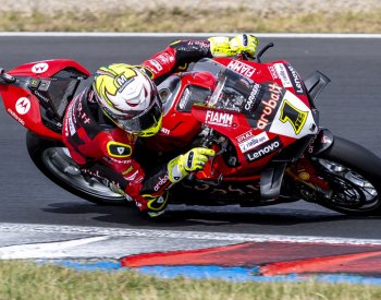 Bautista ovládl druhý závod superbikového MS v Mostě, König opět nebodoval