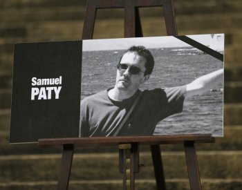 Ve Francii teenageři spojení s vraždou učitele Paty dostali u soudu mírné tresty