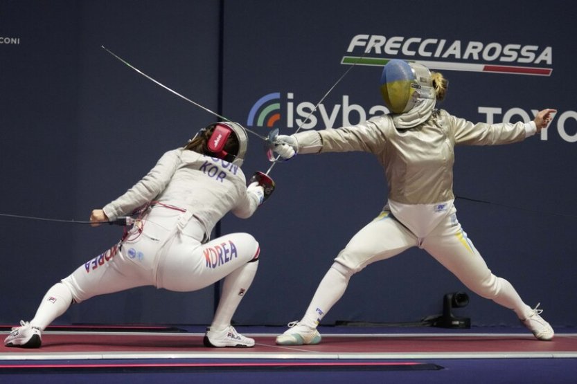 Šermířka Charlanová po kontroverzní diskvalifikaci na týmovou medaili nedosáhla