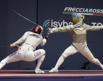 Šermířka Charlanová po kontroverzní diskvalifikaci na týmovou medaili nedosáhla