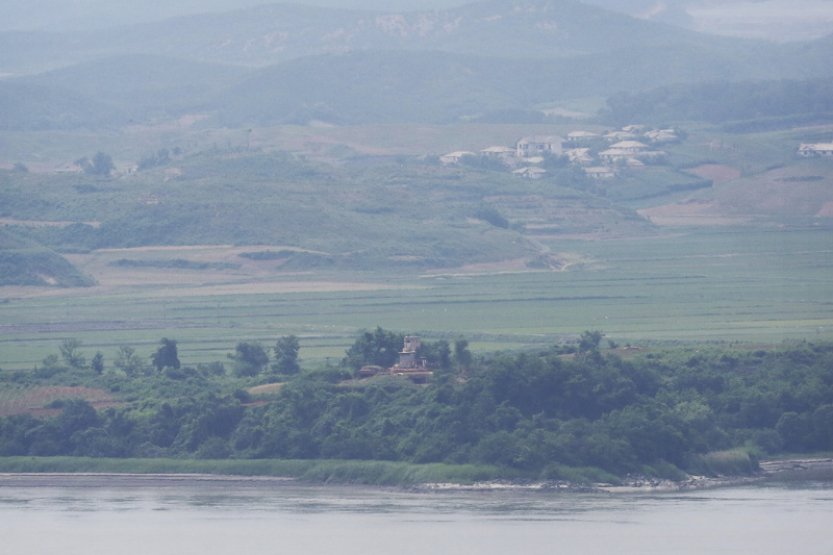 BBC: Rodina uprchla z KLDR přes minové pole a rozbouřené moře