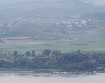 BBC: Rodina uprchla z KLDR přes minové pole a rozbouřené moře