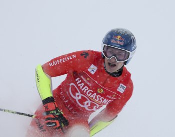 Odermatt vyhrál potřetí a suverénně obří slalom SP ve Vald d'Isere