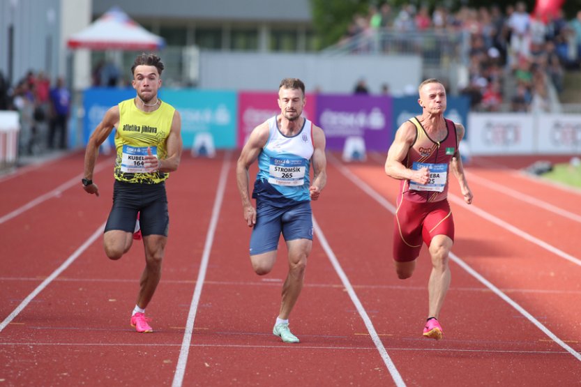 Veterán Veleba je pošesté mistrem republiky na stovce, porazil Stromšíka