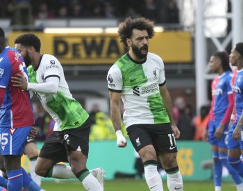 Liverpool i díky Salahově jubilejní trefě vyhrál na hřišti Crystal Palace 2:1