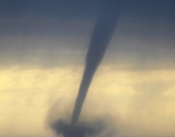 Šest mrtvých a více než 20 zraněných si vyžádaly bouře a tornádo v Tennessee