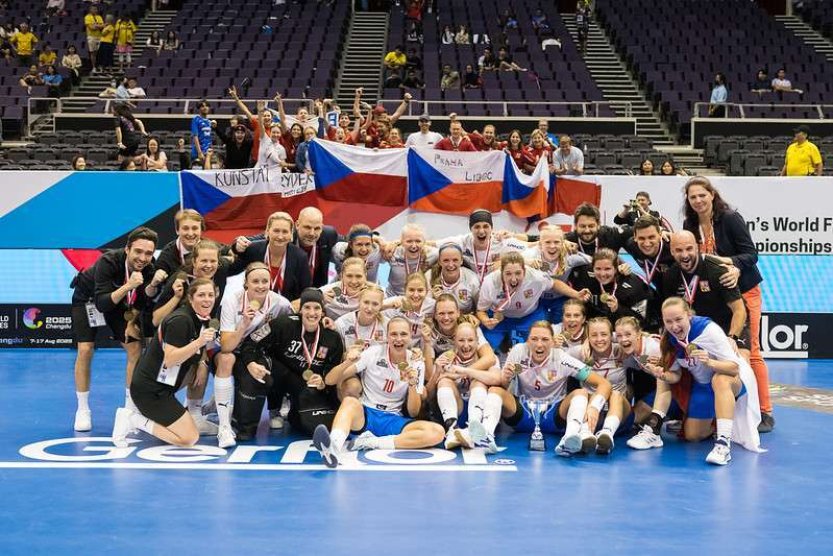 České florbalistky slaví na MS bronz, Švýcarsko porazily 5:4