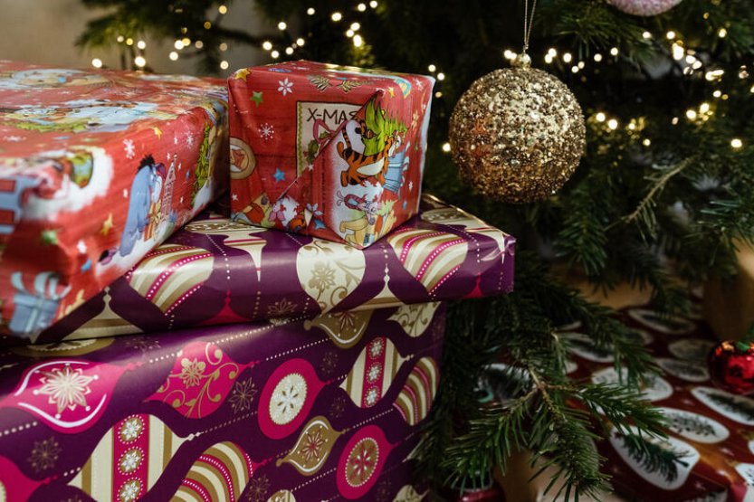 Výběr vánočních dárků se letos příliš nemění, Češi ale více sledují akce