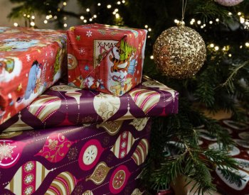 Výběr vánočních dárků se letos příliš nemění, Češi ale více sledují akce