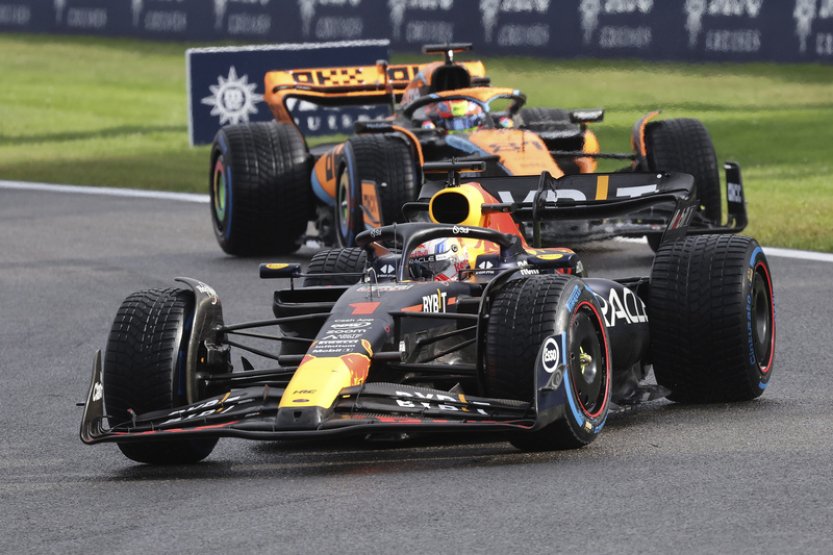 Sprint F1 v náročných podmínkách v Belgii ovládl Verstappen