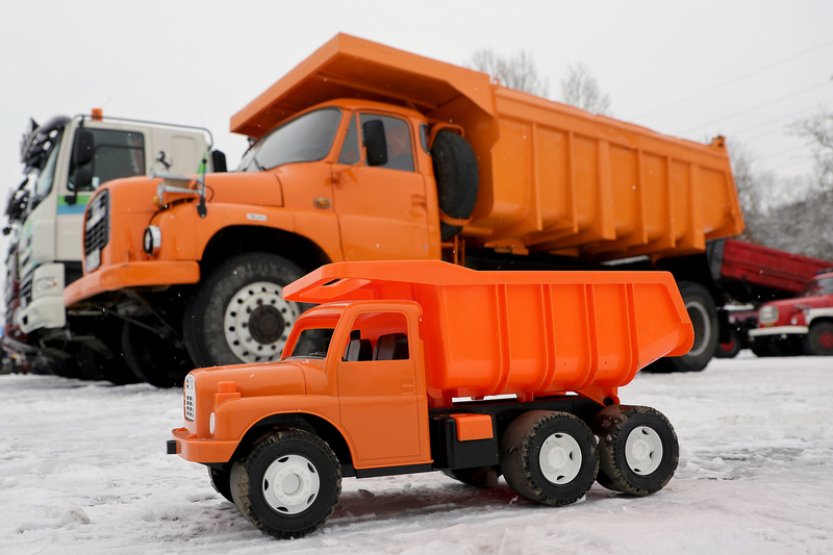 V Ostravě vytvořilo 77 aut rekord v počtu nákladních vozů Tatra na jednom místě