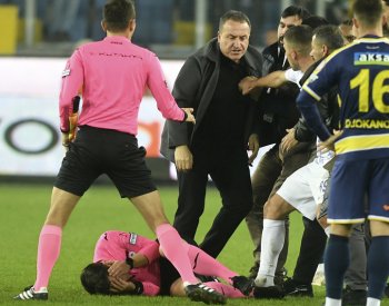 V Turecku kvůli napadení rozhodčího pozastavili všechny fotbalové soutěže