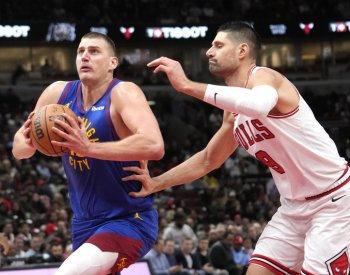 Denver vyhrál i přes brzké vyloučení Jokiče, Lakers po zisku NBA Cupu neuspěli