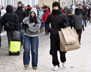 Vánoce budou letos skromnější, na dárcích bude šetřit 60% Čechů