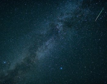 V noci z dneška na pátek vrcholí meteorický roj Geminidy