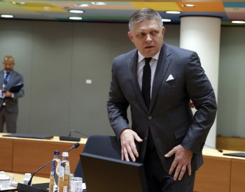 Slovensko si uvědomuje závazky vůči NATO a dodrží je, řekl Fico Stoltenbergovi