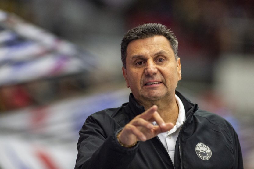 Růžička podle médií skončil na střídačce hokejistů Slovanu