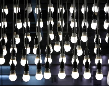 ČEZ a innogy ponechají klientům s vysokými fixacemi zastropované ceny energií