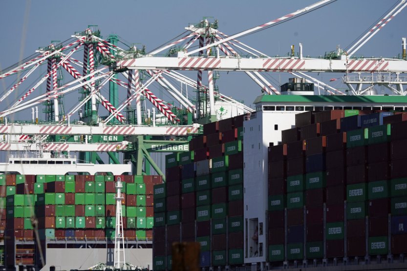 Lodní společnosti pozastavují kvůli útokům z Jemenu plavby přes Rudé moře