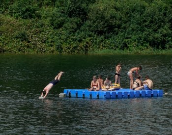 Tropické teploty zhoršily kvalitu vody v některých koupalištích