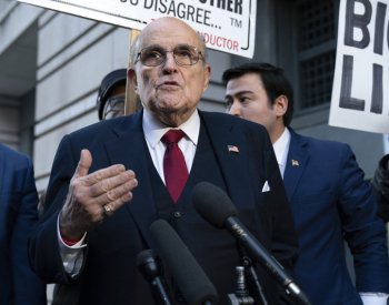 Porota nařídila Giulianimu zaplatit 148 milionů dolarů za lživé tvrzení