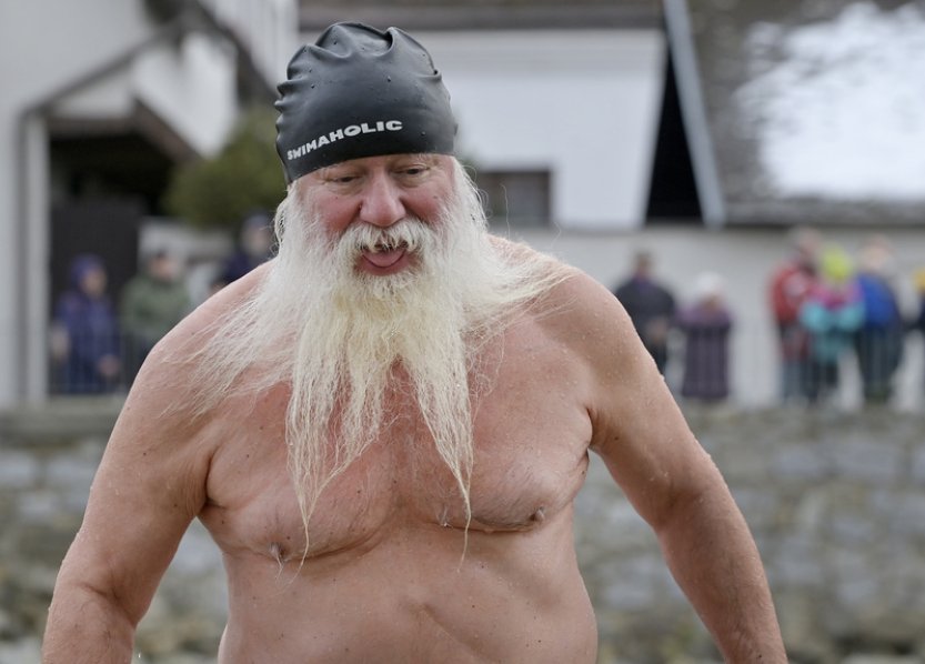 V centru Třebíče si v řece zaplavaly desítky lidí, voda měla dva až tři stupně