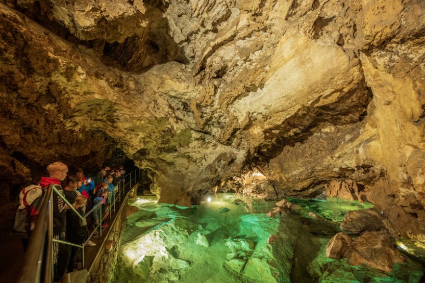 O Bozkovské dolomitové jeskyně je největší zájem za deště a chladného počasí