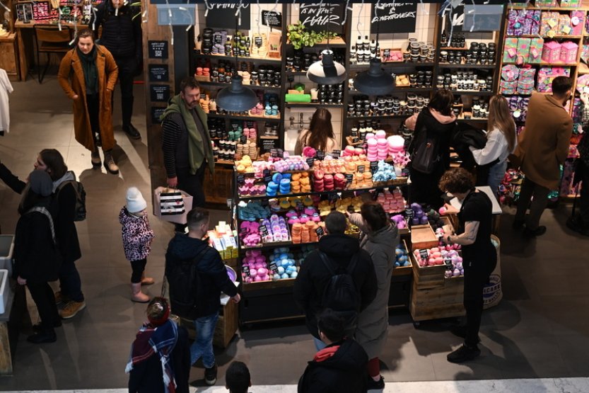 Obchodníkům o třetím adventním víkendu rostly tržby proti minulému týdnu