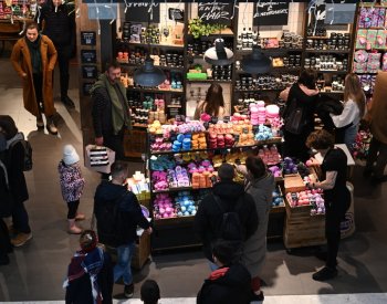 Obchodníkům o třetím adventním víkendu rostly tržby proti minulému týdnu