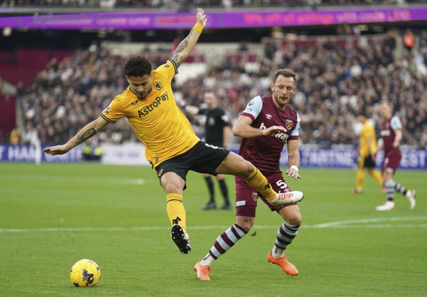 Souček s Coufalem byli u výhry West Hamu nad Wolves, ligu vede Arsenal