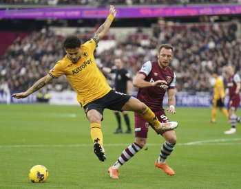 Souček s Coufalem byli u výhry West Hamu nad Wolves, ligu vede Arsenal