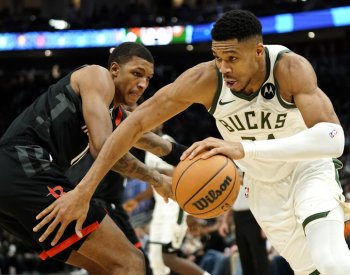 Milwaukee v NBA porazilo Houston, Adetokunbo překonal další klubový rekord