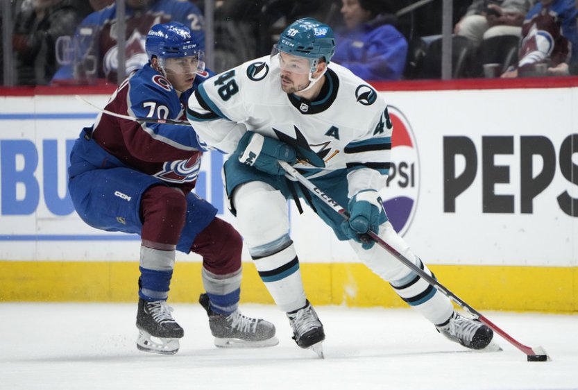 Hertl dvěma góly neodvrátil demolici San Jose, Hronek asistoval u výhry Canucks