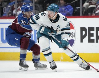 Hertl dvěma góly neodvrátil demolici San Jose, Hronek asistoval u výhry Canucks