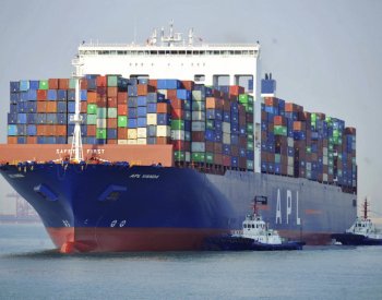 V Rudém moři čelila útoku další nákladní loď, trase se vyhnou další firmy