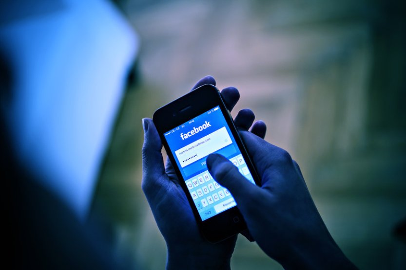 Katalánsko chce na základních školách zakázat mobilní telefony