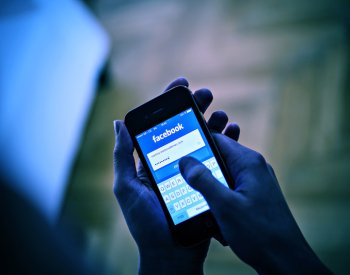 Katalánsko chce na základních školách zakázat mobilní telefony