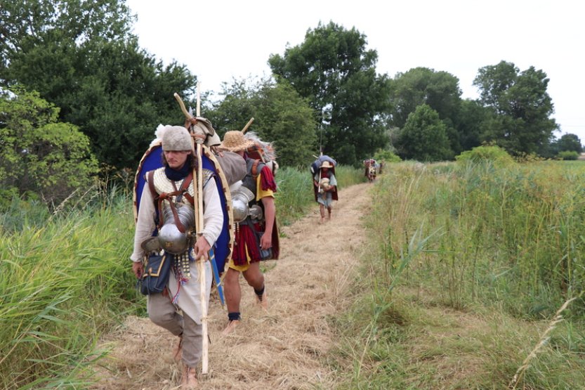 Moravou putují Římané v plné polní, Expedice Caligae má ověřit obuv legií