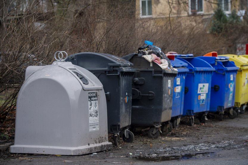 Sněmovna odmítla razantněji zvýšit horní hranici poplatku za odpad