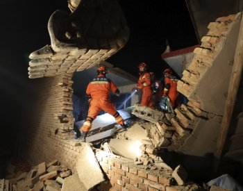 Zemětřesení zabilo na severozápadě Číny nejméně 118 lidí